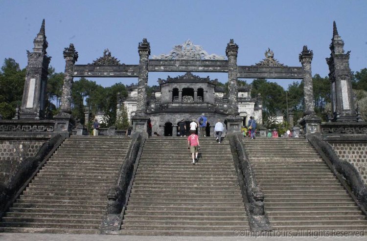 MG_3035-staircase-to-Tu-Duc-tomb-edit.jpg