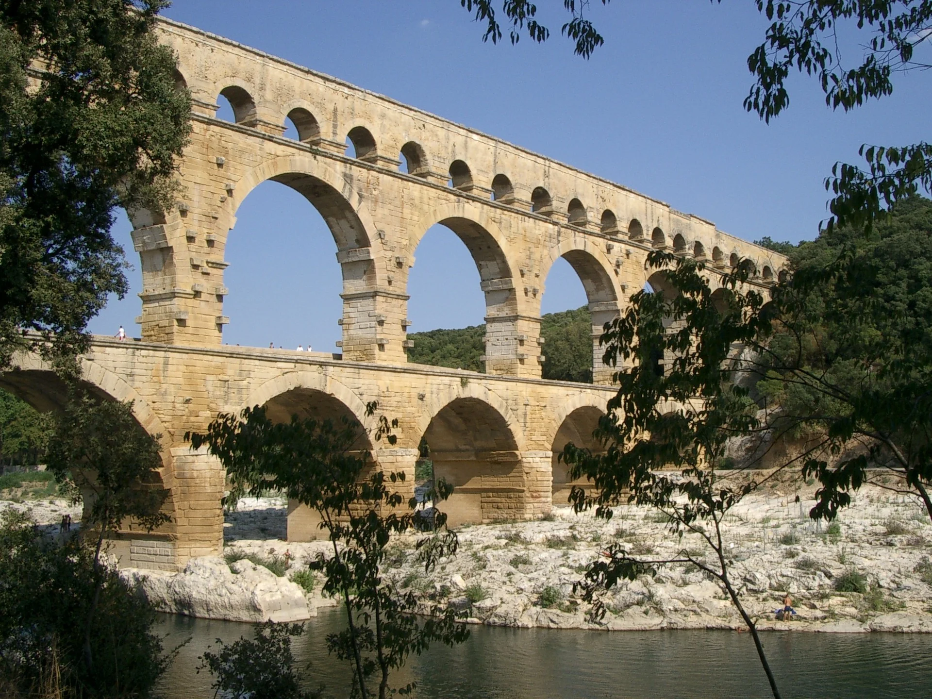 Pont du Gard.jpg