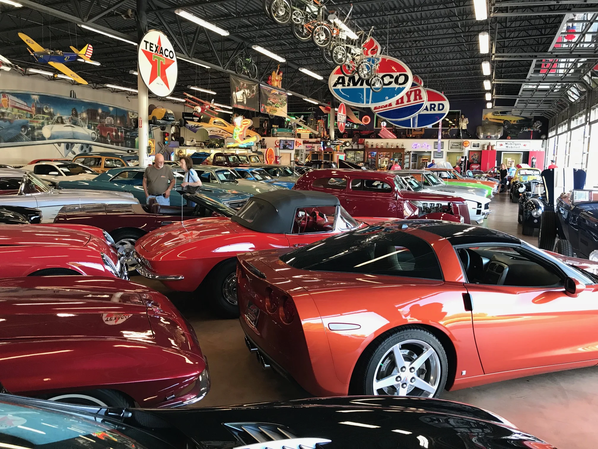 A wide view of one of Fast Lane's fantastic showrooms. 