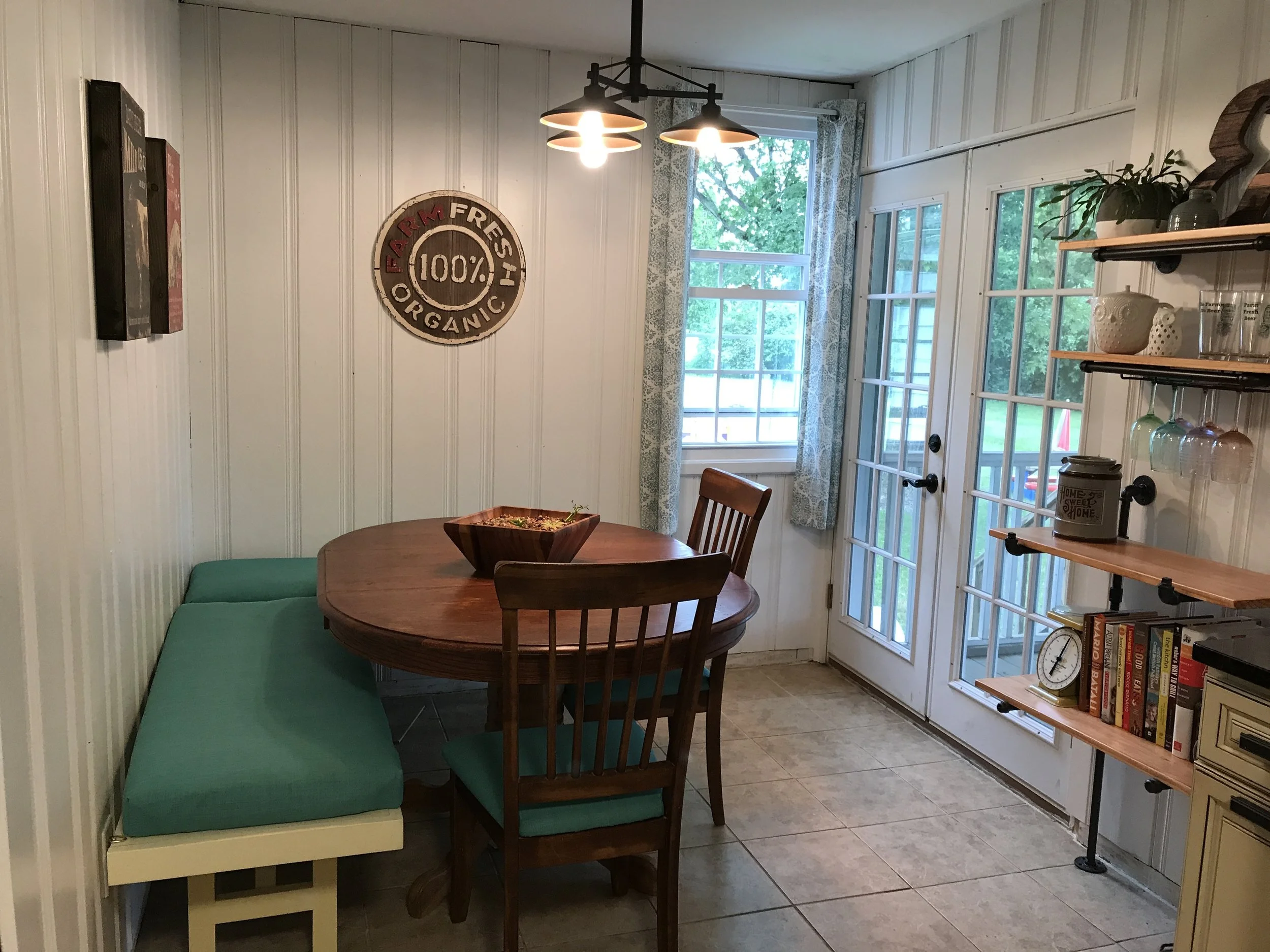 Kitchen Nook Lookin' Good!