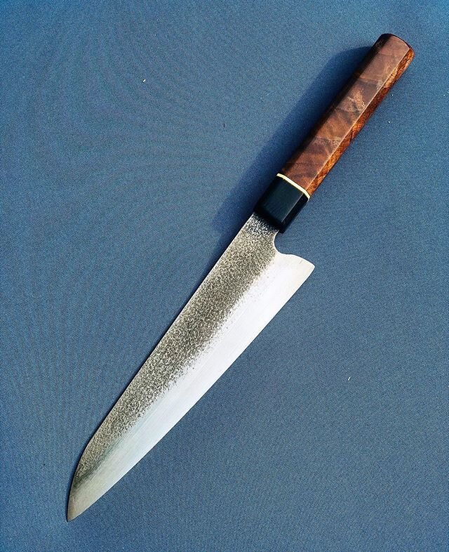 Simple, classic and a joy to make. A thin 8&rdquo; 440c heater with an ancient Bog Oak ferrule, brass spacer and stabilized Hudson Valley figured walnut. Happy Father&rsquo;s Day you lot. Never forget the ones we&rsquo;ve lost, and the ones that shou