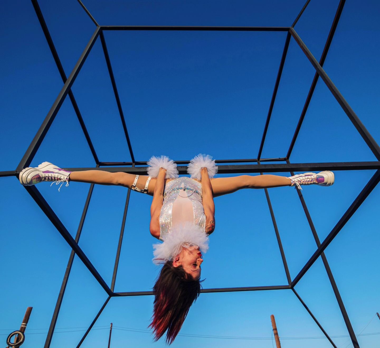 &quot;There is geometry in the humming of the strings, there is music in the spacing of the spheres.&quot;

-Pythagoras

📷: @adam.negrete
-
-
-
-
-
-
-
-
-
-
-
-
#aerialist #trashart #bombaybeach #lifeisbetterupsidedown #acro #aerialacrobatics #circ