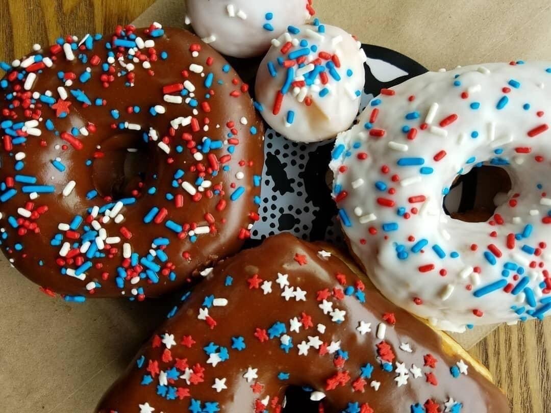 Red, White, and Donuts🍩🇺🇸🎇 #eatbobsdonuts #blackstonedistrict #donutscoffeechicken #happyfourthofjuly