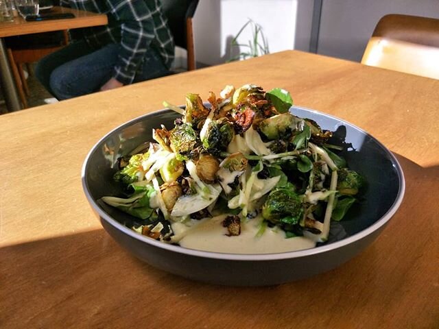 Fried brussel sprout salad w/ green apple, fennel, toasted hazelnuts, watercress, currants, and Ortiz anchovy salad cream
.
.
.
.
#brusselsprouts #wintersalad #cafe #newtown #oneanothercafe