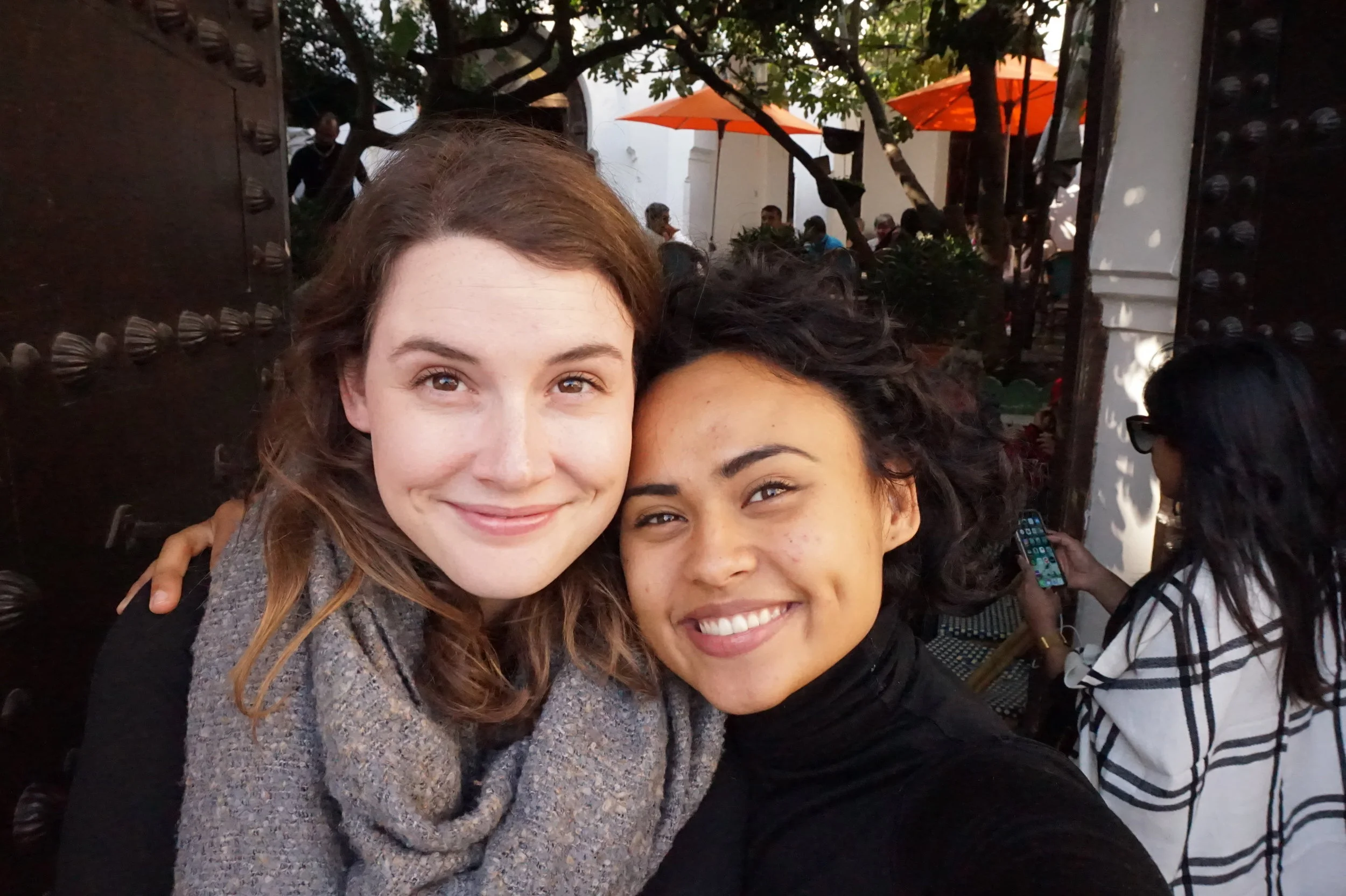 Even though we HATE somethings about Paris, we have to love it really as it’s the city that brought us together! (Even if I do look like I’m in pain from Edwina grabbing my shoulder too hard… “smile”