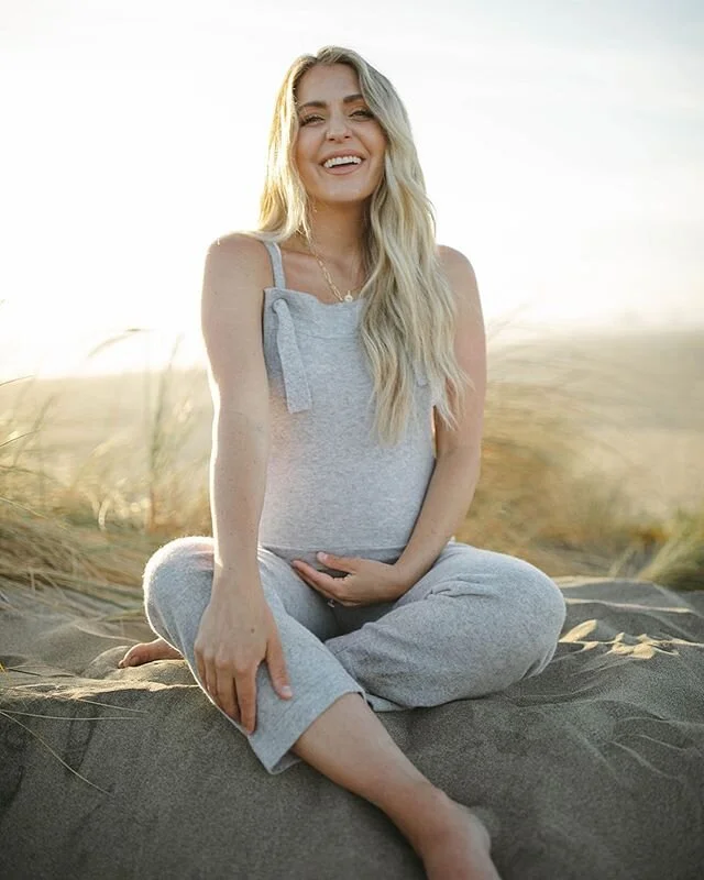 Sandy toes &amp; a bun in the oven.