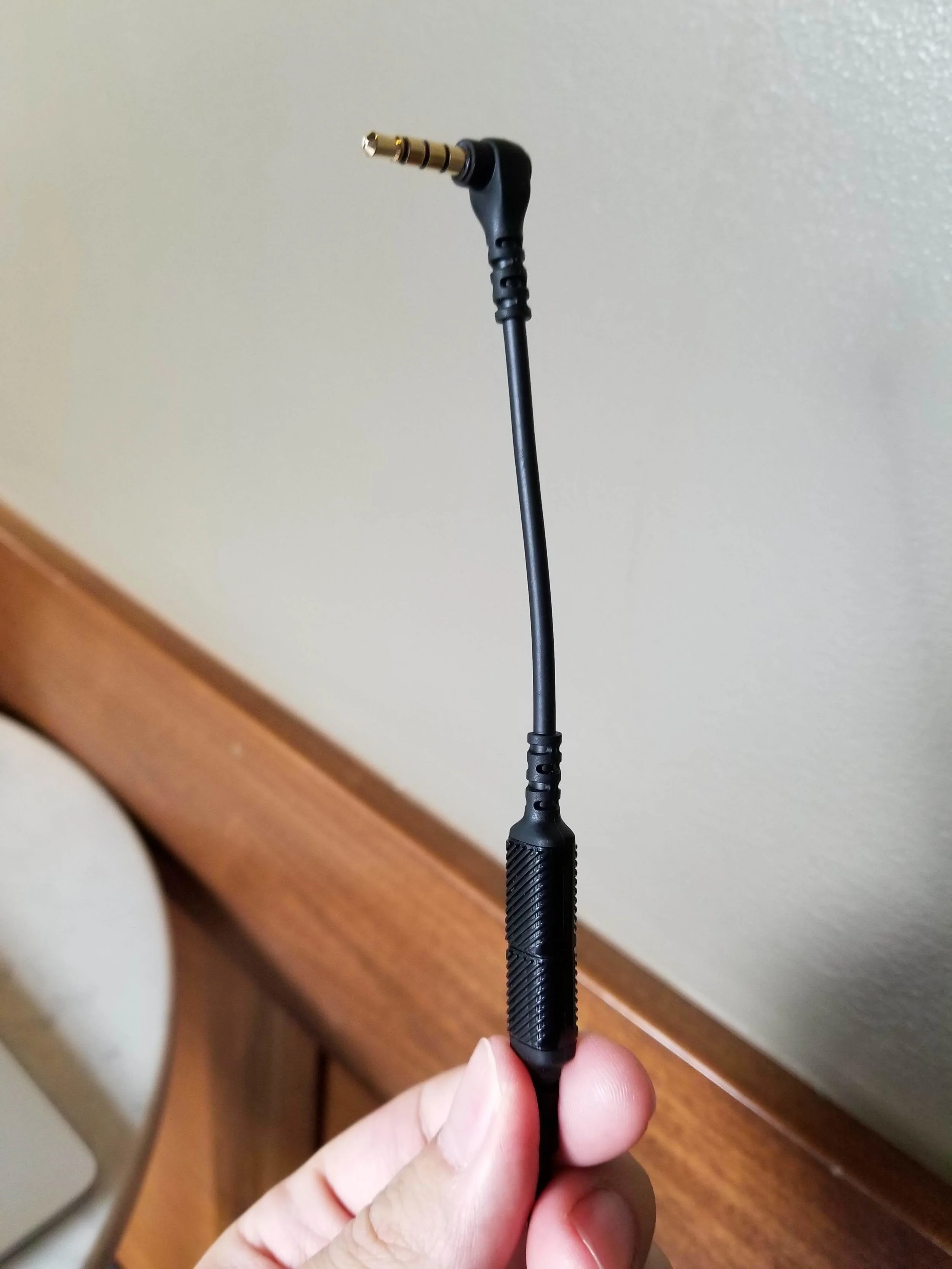 The modular cable design from the original models is back, with the black cable from the Arctis Pro.
