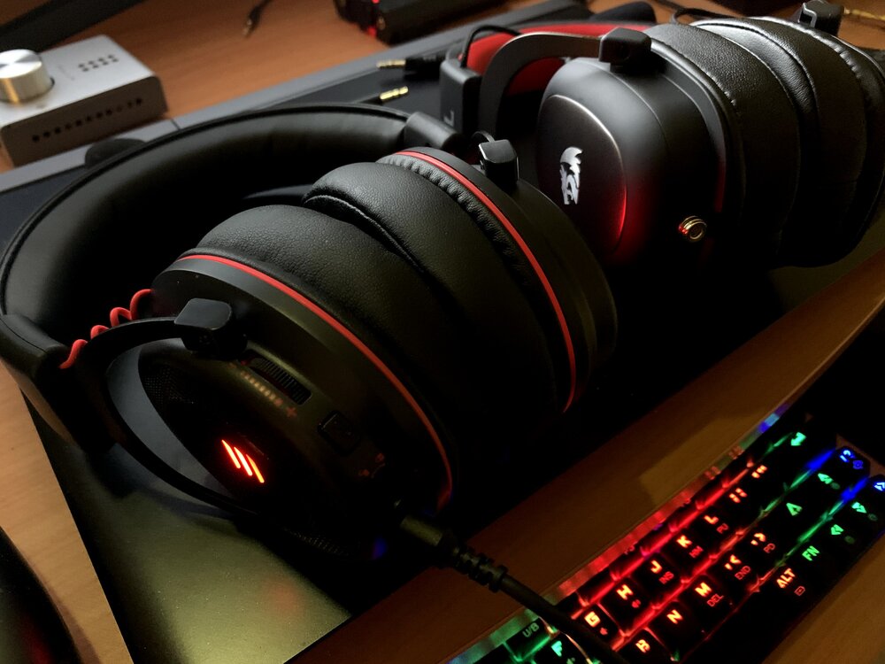 Gaming Headset Showdown Redragon H510 Zeus Vs Eksa E900 Pro World Bolding