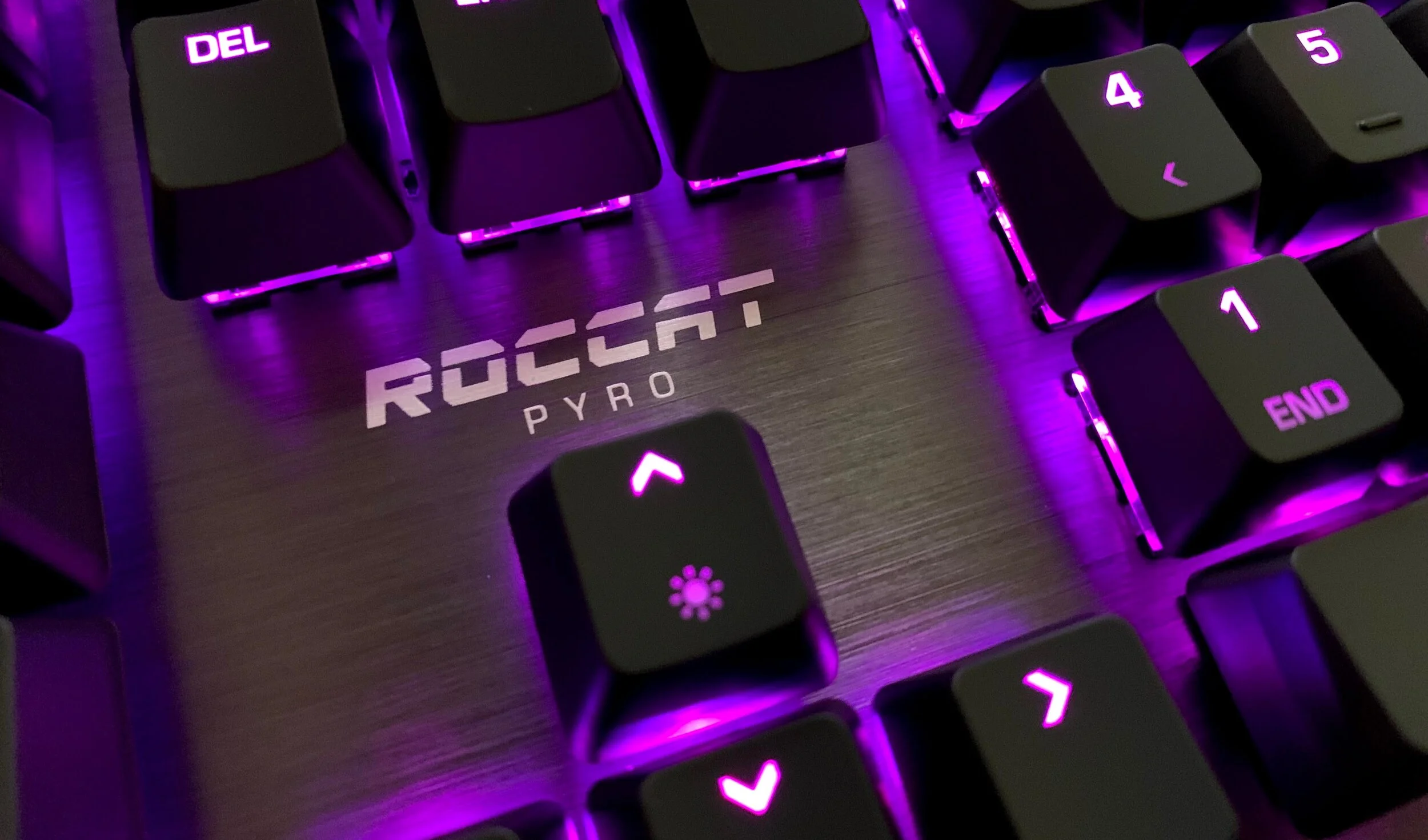 Roccat Pyro Mechanical Gaming Keyboard Review — World Bolding