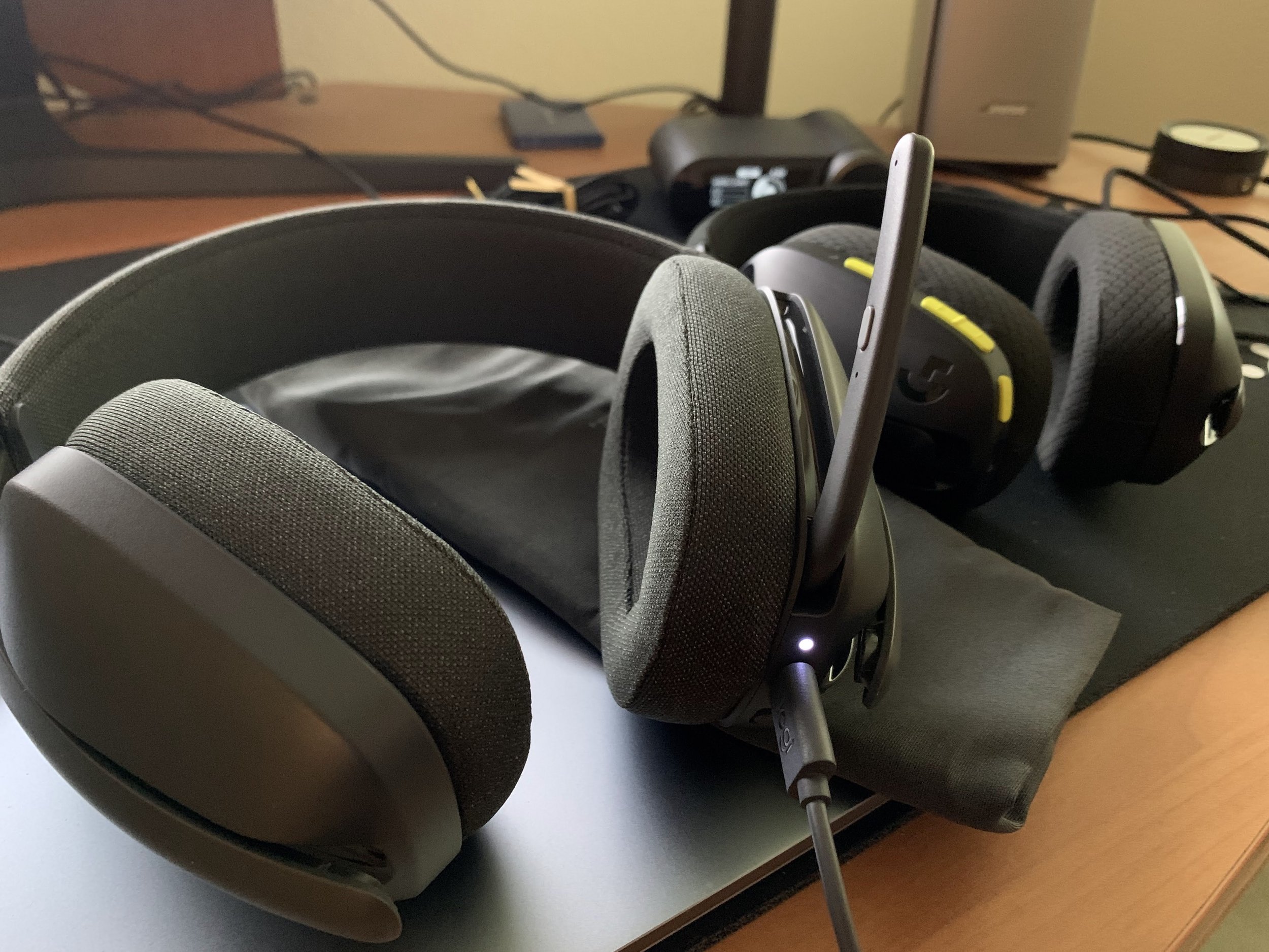 Logitech G733 Lightspeed Wireless Gaming Headset Review and Mic Test For PC  and PlayStation 