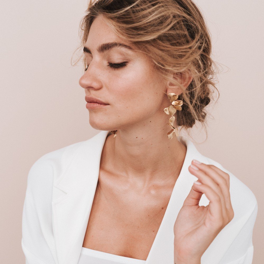 boucle-oreille-minimaliste_5.jpeg