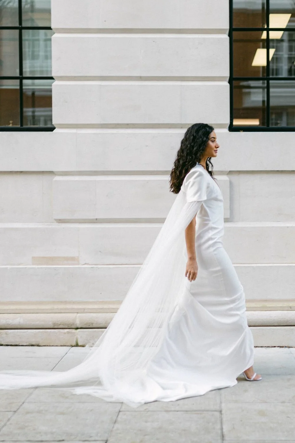 Kimmy Hochzeitsumhang von Halfpenny London