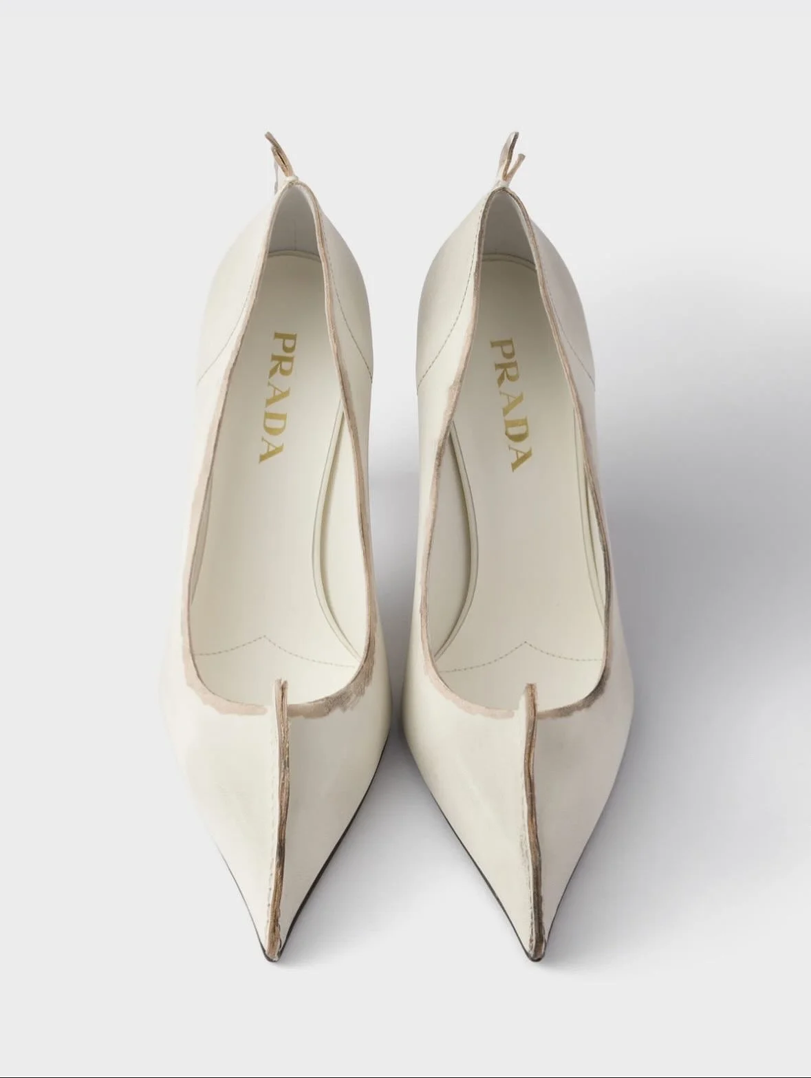 Wedding shoe inspo we saved this week. Featuring @prada. 
Via @casildasecasa