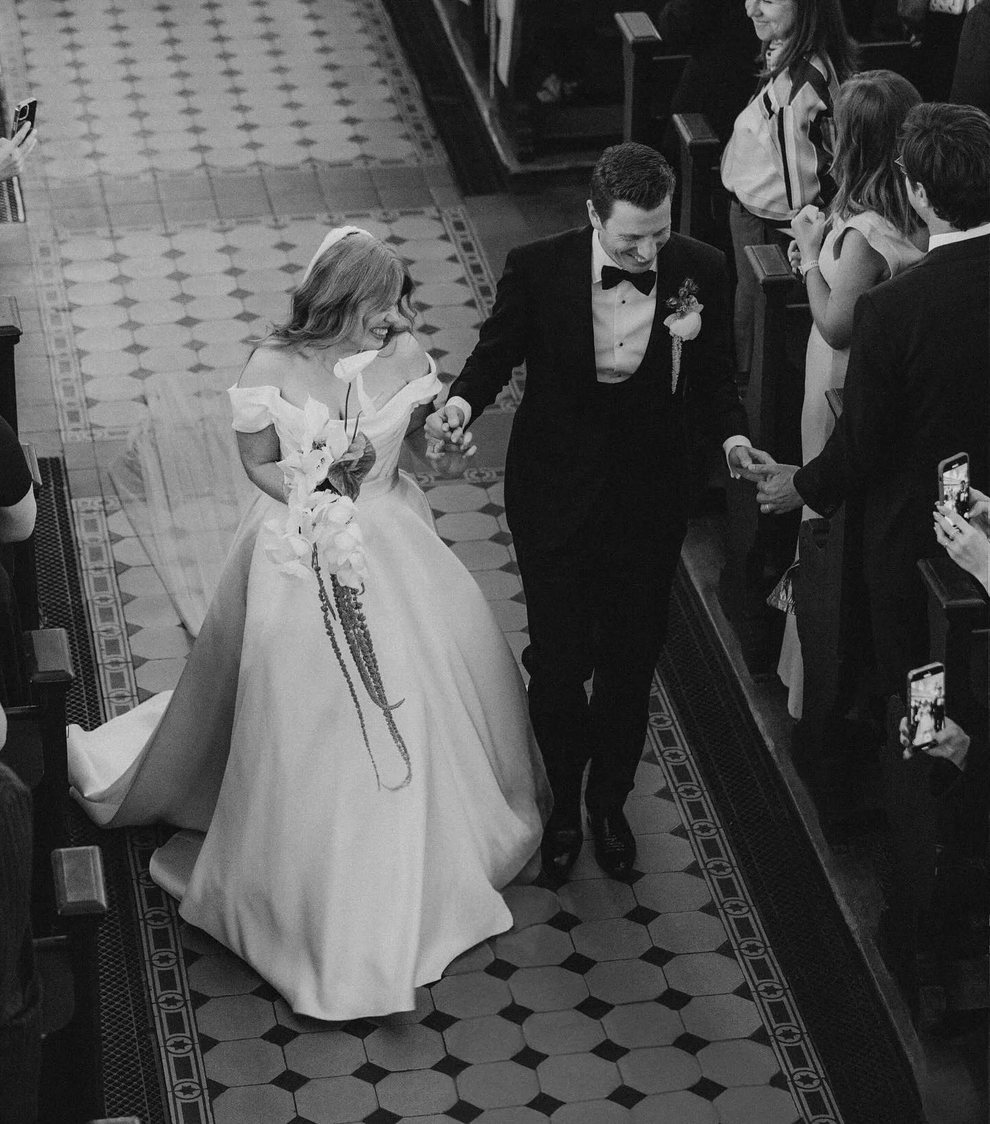 Zo &amp; Willow Real bride | Jona @anna.jona.koch

For her beautiful Berlin wedding, Jona wore the sculptural corseted 2 piece by @halfpennylondon, styled with long sweeping catherdral veil.  Timeless beauty 🤍

 @joleomemeier captured these wonderfu