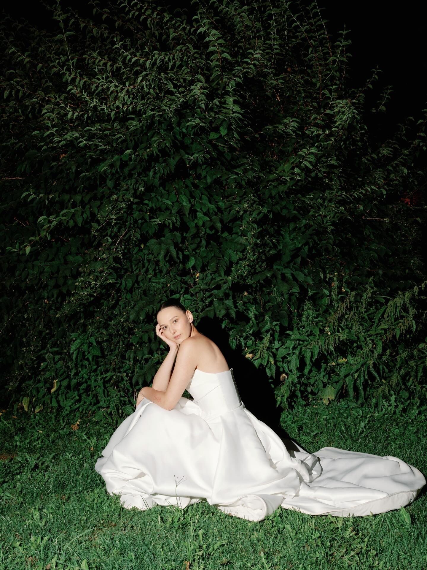 ZO &amp; WILLOW BRIDE | gorgeous Julia got married wearing the Kasia corset &amp; Milford skirt by @kyhabride. 
We love the styling of the bridal look: minimalist, elegant and classy. Because the perfect fit of the wedding dress is so strong, it does