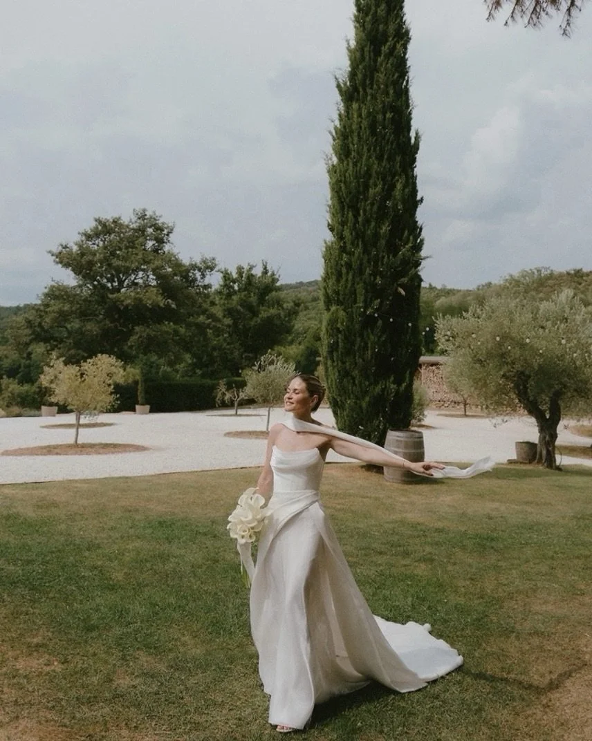 ZO &amp; WILLOW BRIDE | Cristina chose the ethereal Luna gown by @katherinetash for her dreamy Tuscan wedding.

The Luna gown is truly extraordinary - layers of iridescent silk organza meet a structured corset, creating the perfect balance of structu