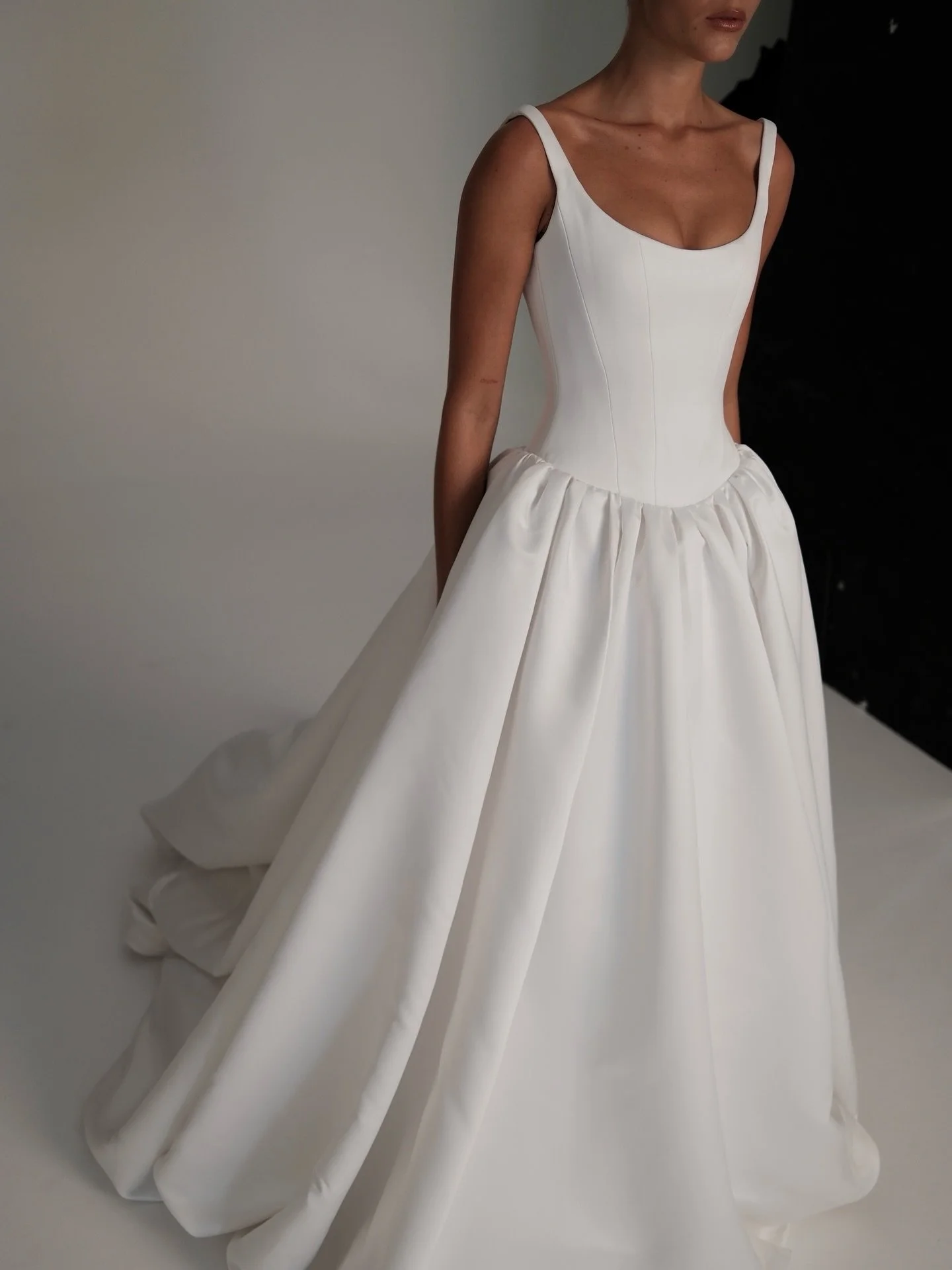 Emery by @kyhabride. A true star. 

A minimalist silhouette with a dropped waist, structured corset and signature bubble skirt: effortlessly feminine, quietly playful.

Now available for fittings at Zo &amp; Willow, Berlin. Book your appointment via 