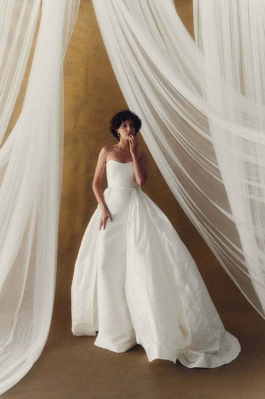 Marsika-Brautkleid mit „Grace“-Überrock von Prea James