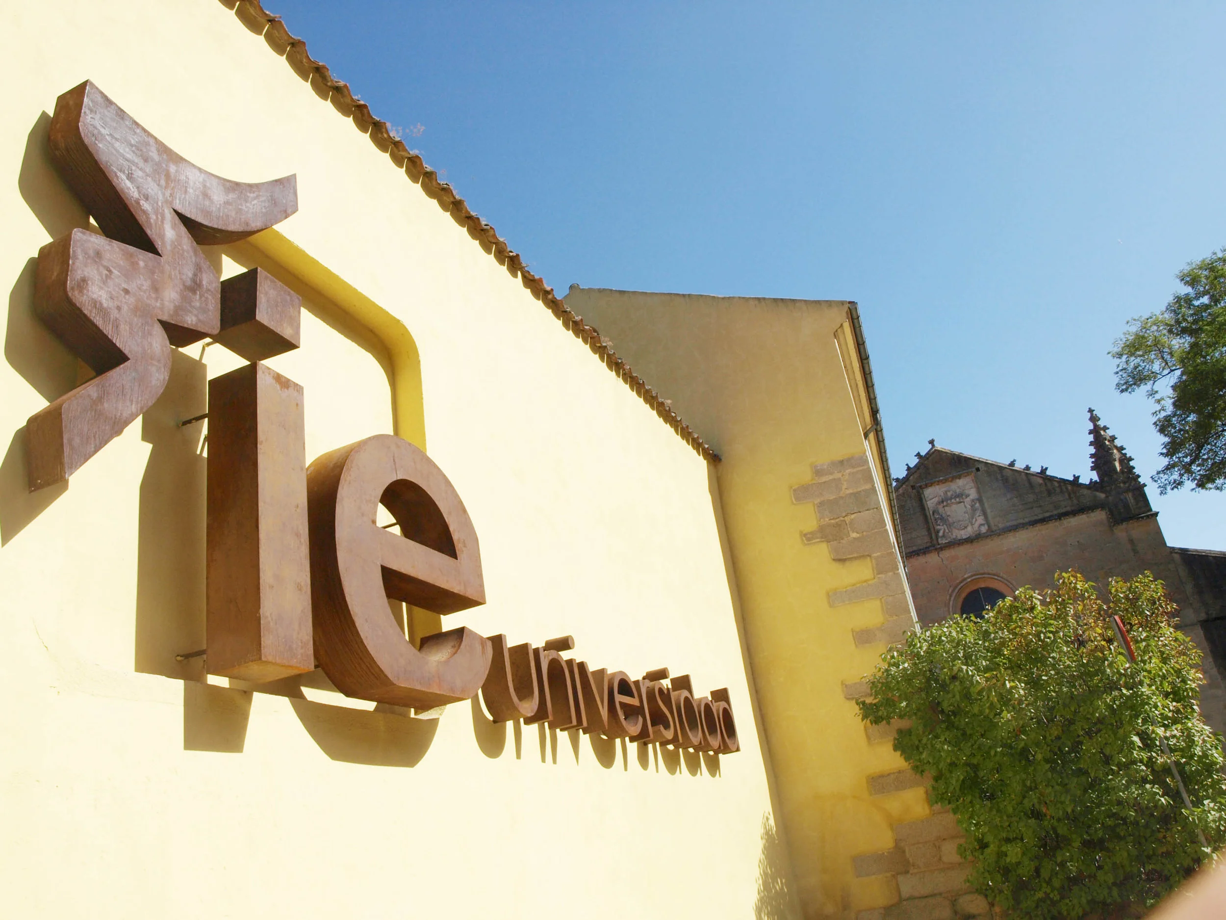 Fachada-IE-Universidad-2.jpg