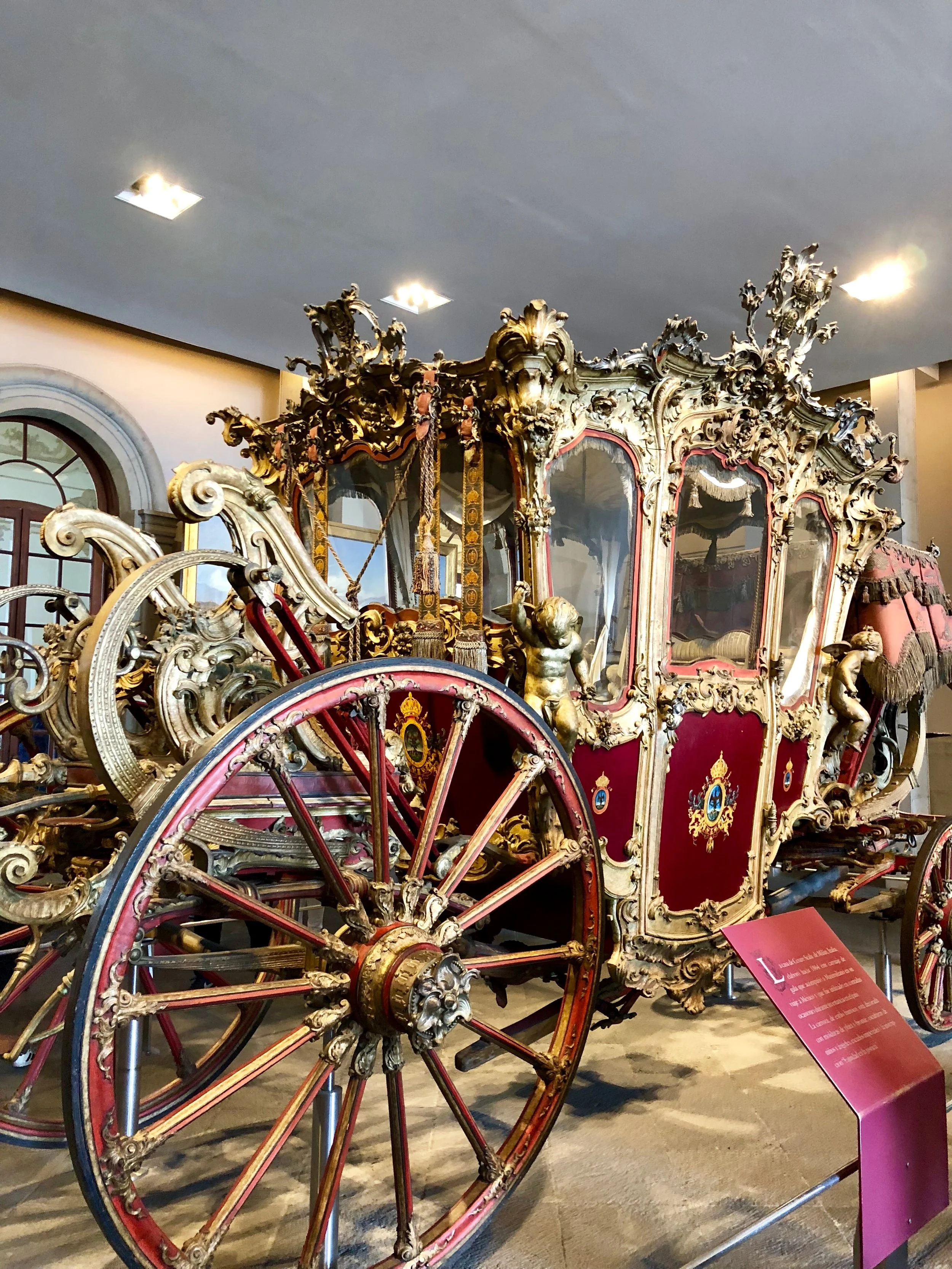 A carriage exhibit inside the Chapultepec museum 