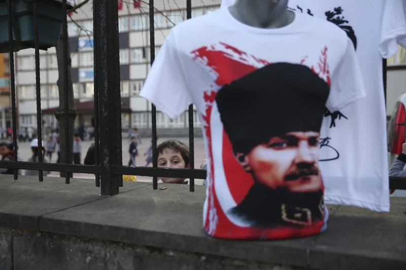 Uproar in Turkey over removing evolution from biology class