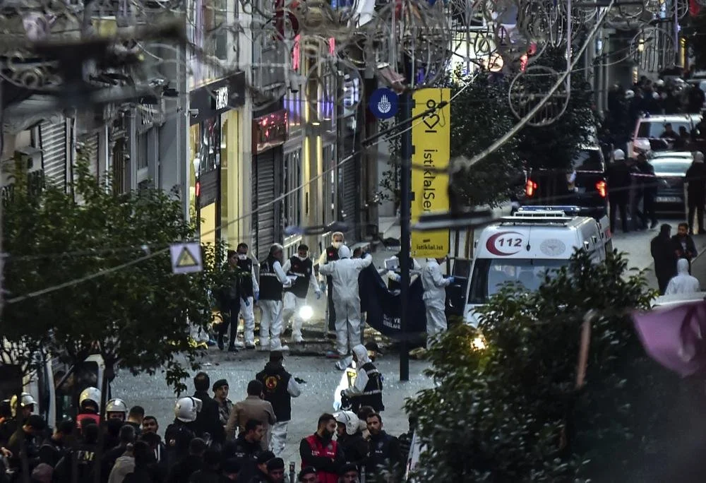 Bomb rocks avenue in heart of Istanbul; 6 dead, dozens hurt