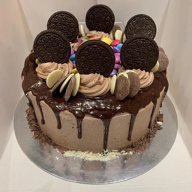 &quot;A party without cake is just a meeting.&quot; - Julia Child
Oreo, chocolate buttons, white buttons &amp; smarties!
🤎🤎