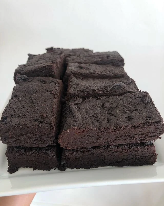 Gluten-free options today!
1. Chocolate brownies 
2. Banana and chocolate sponge cake
3. Lemon drizzle slices