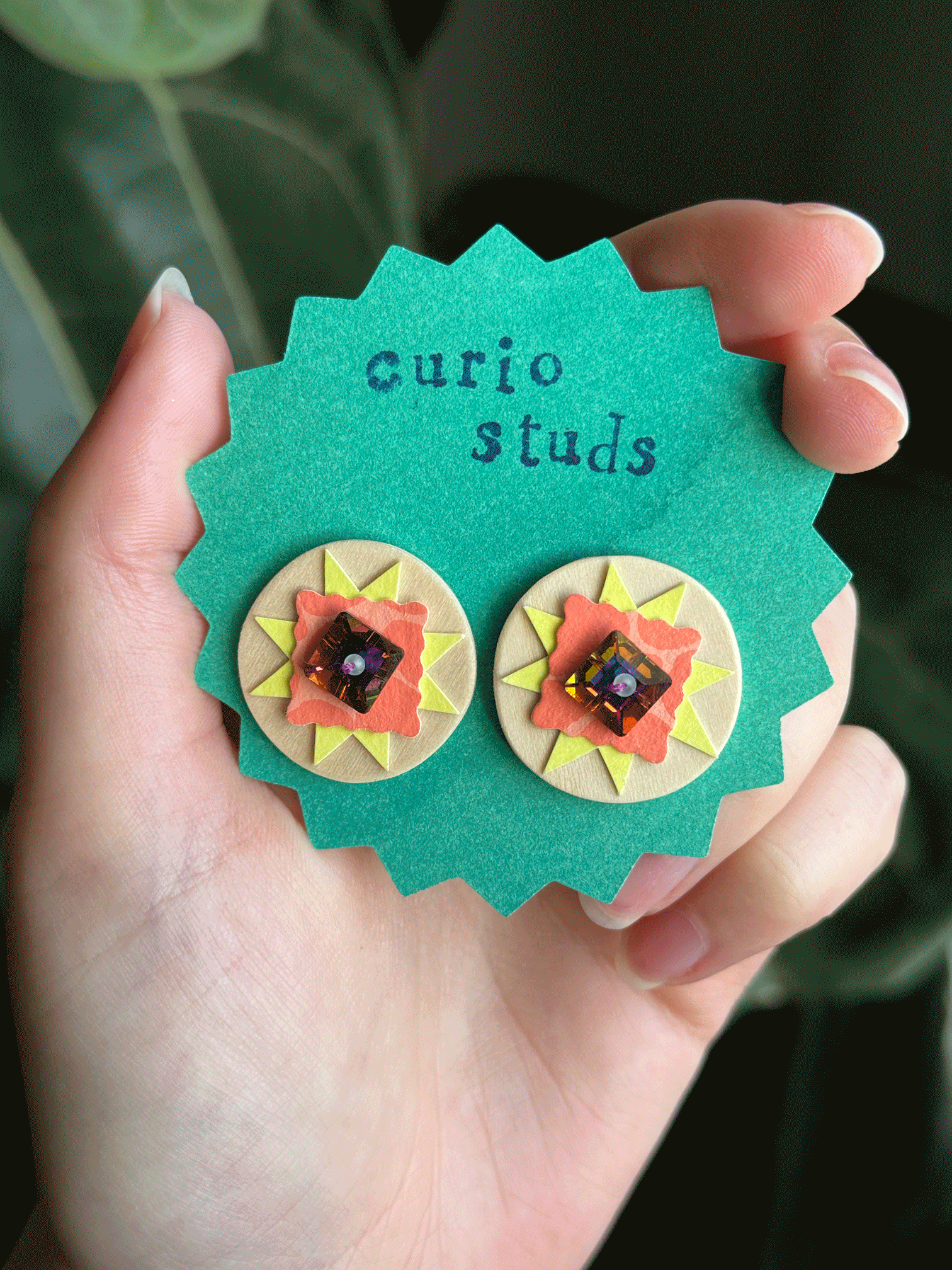 Curio-Studs.gif