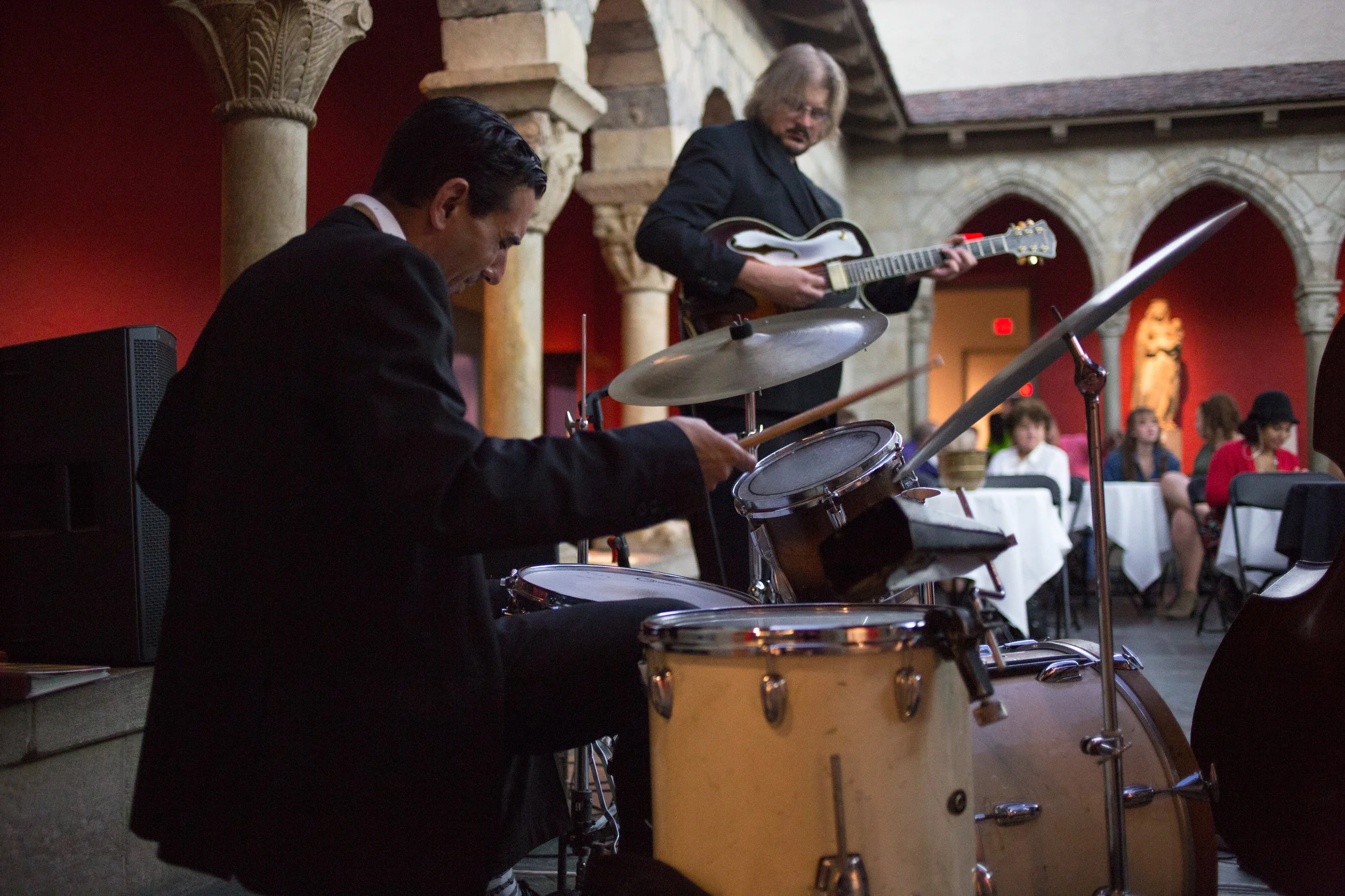 Zac Kreuz and Jason Quick performing at The Cloister in Toledo Museum of Art. Photo by Courtney Fillion Photography