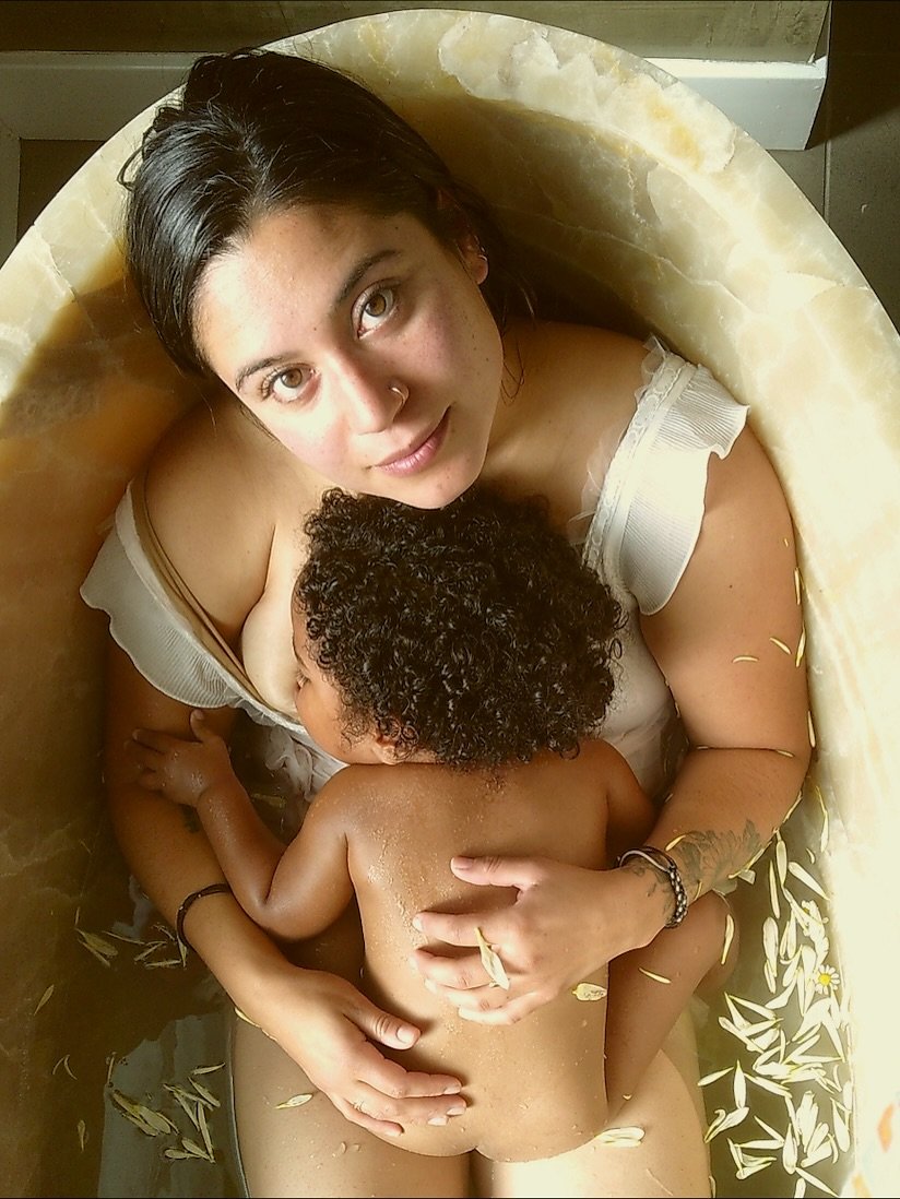 Winter is a great time to get cozy with your special people whether it&rsquo;s by the fire, in the bath or the comfort of your bed.

Invite me in and capture the real life moments that happen in your every day.

These are the memories you&rsquo;ll ch