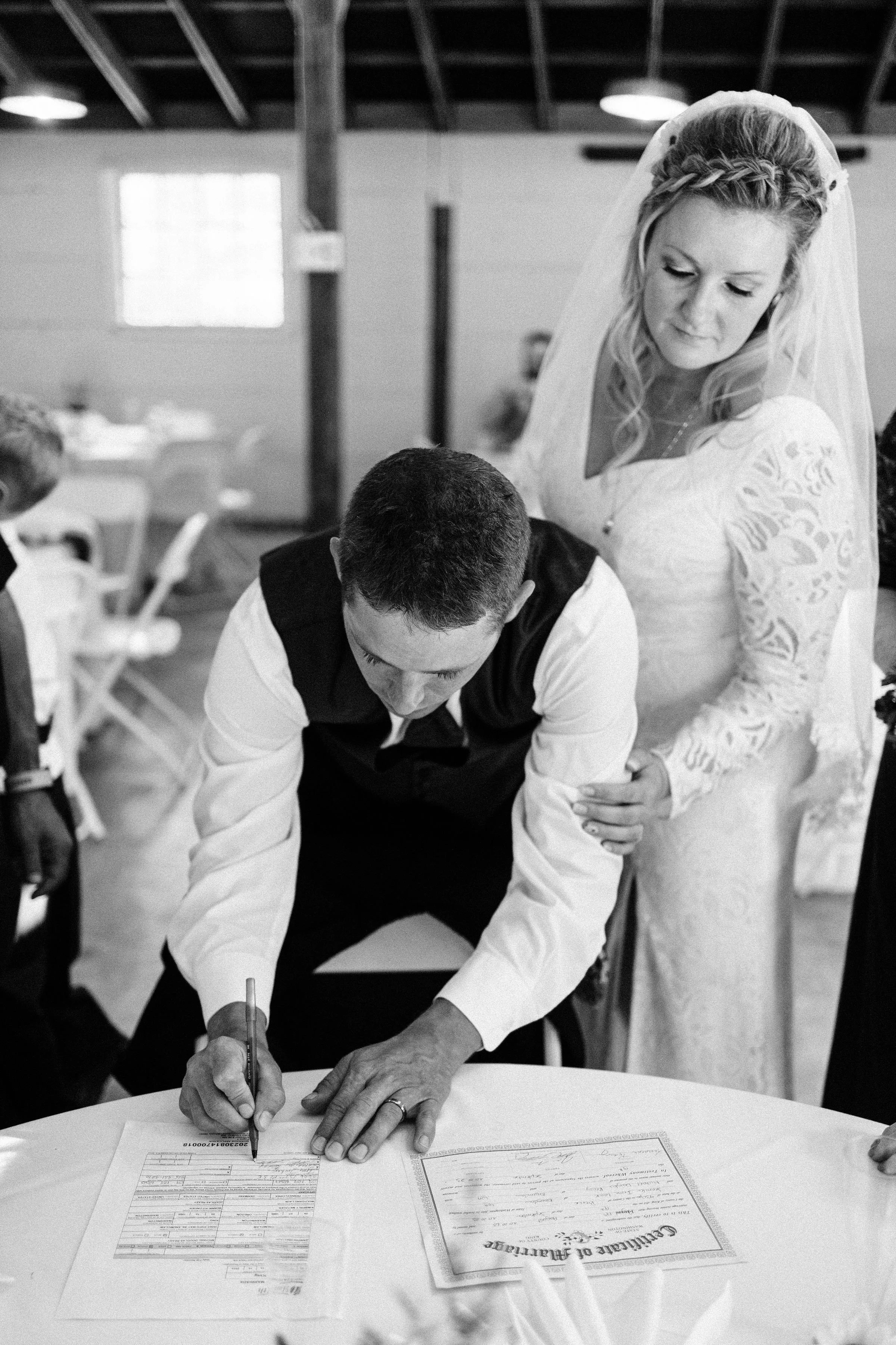 Tacoma-Intimate-Wedding-Photographer-BW-66.jpg