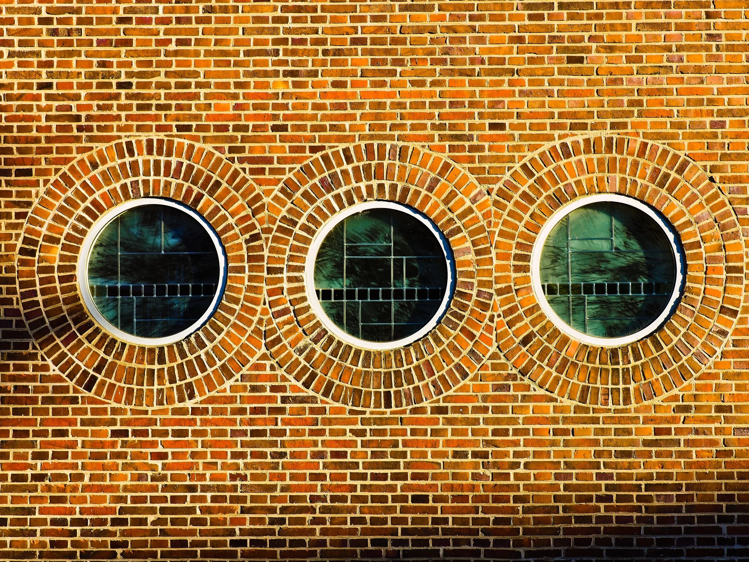 facade-950794.jpg