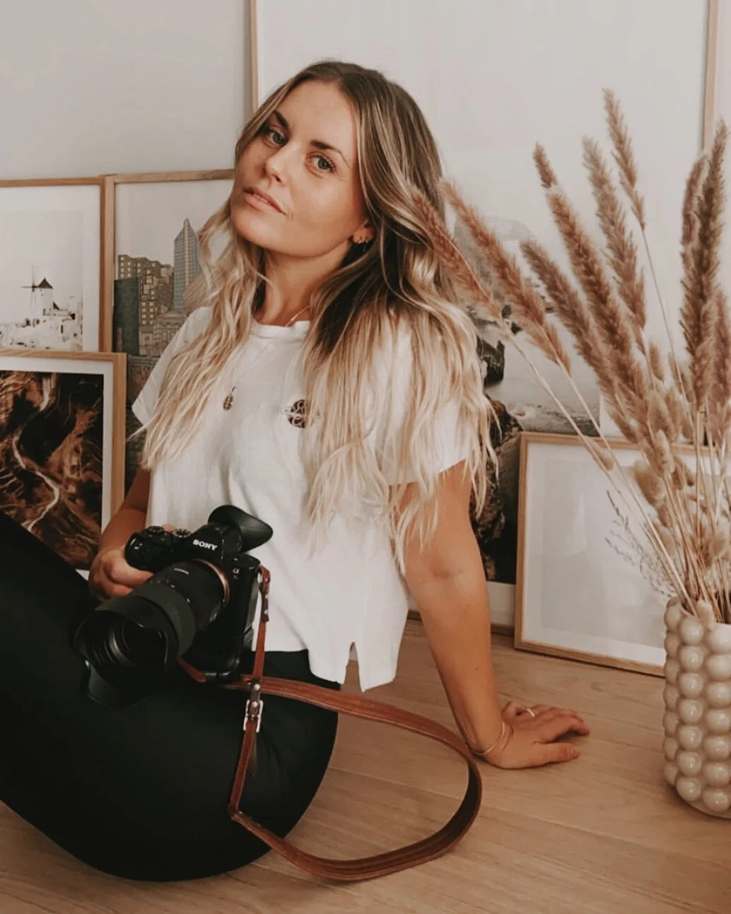 Thankful for my j.o.b - even though the world pauses for a bit I can still create (!!) thanks for the photo @norahaukland 😘