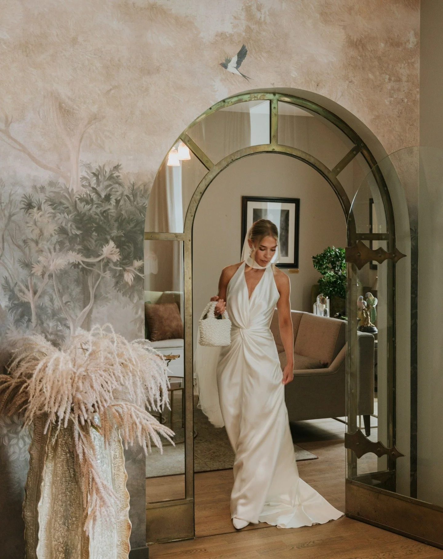 Clean and elegant wedding look 🦢 What will 2025 brides bring to the table?? 💫