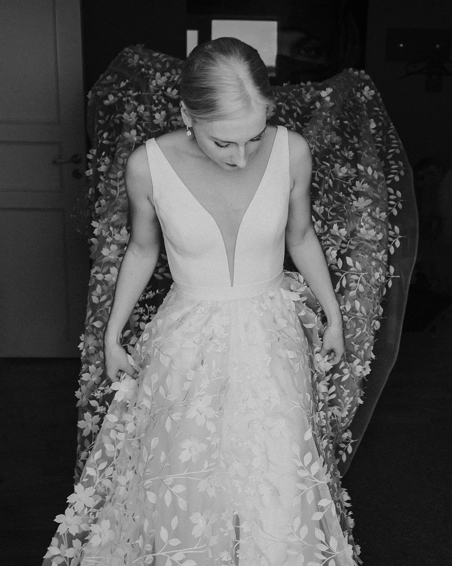 The details on this dress 👌🏽 Anne getting ready on her wedding day back in 2022 🤍