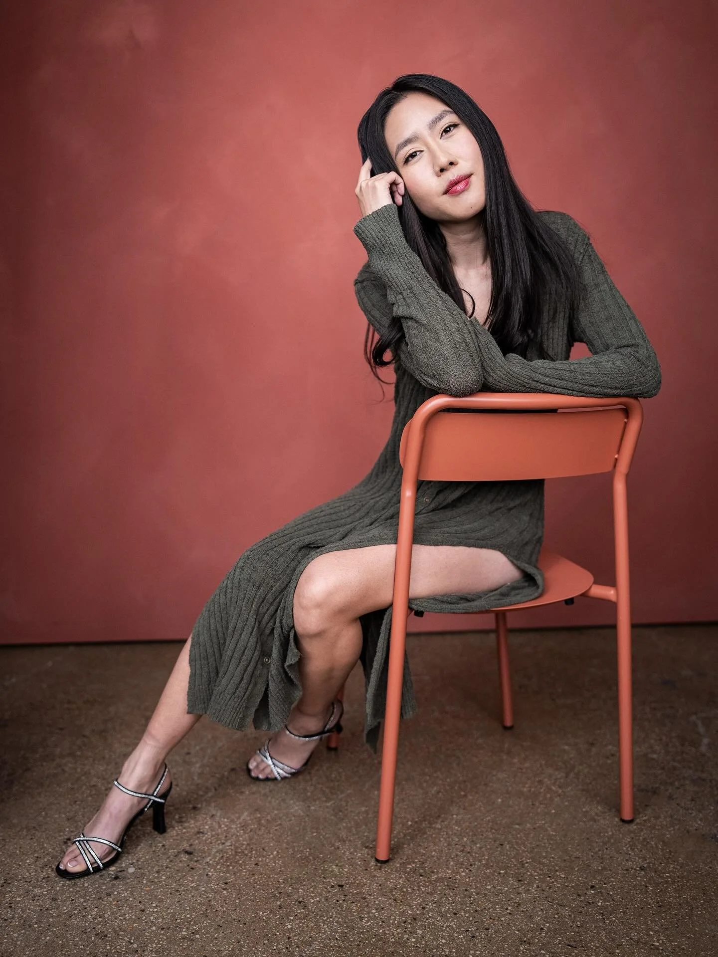 A huge thank you to 📸 @yellowbellyphoto and 💄@carlyhughesmua! Y&rsquo;all really made this shoot a blast!! 💖 

ok now industry hire me 😏