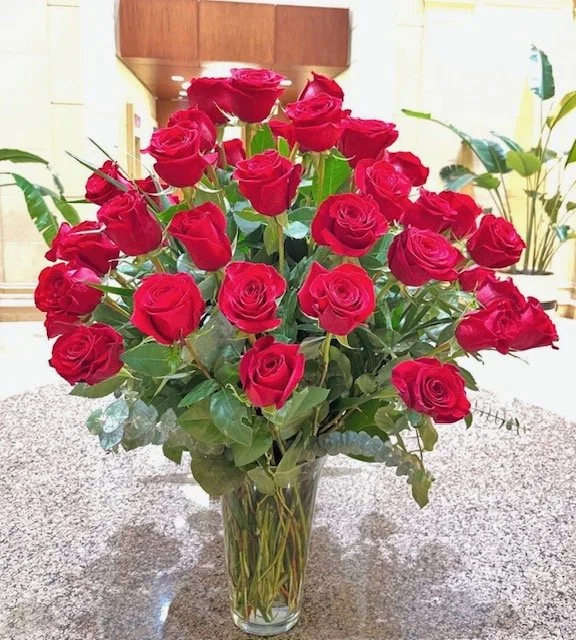 Rose Arrangement - In a Vase (Hot Pink, Pink)