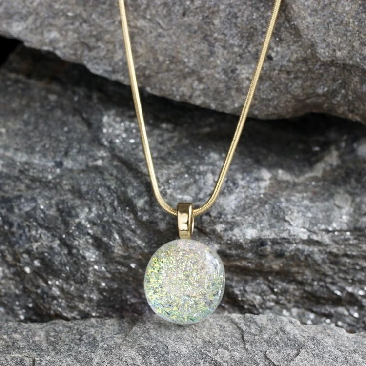 golden vibe pendant necklace