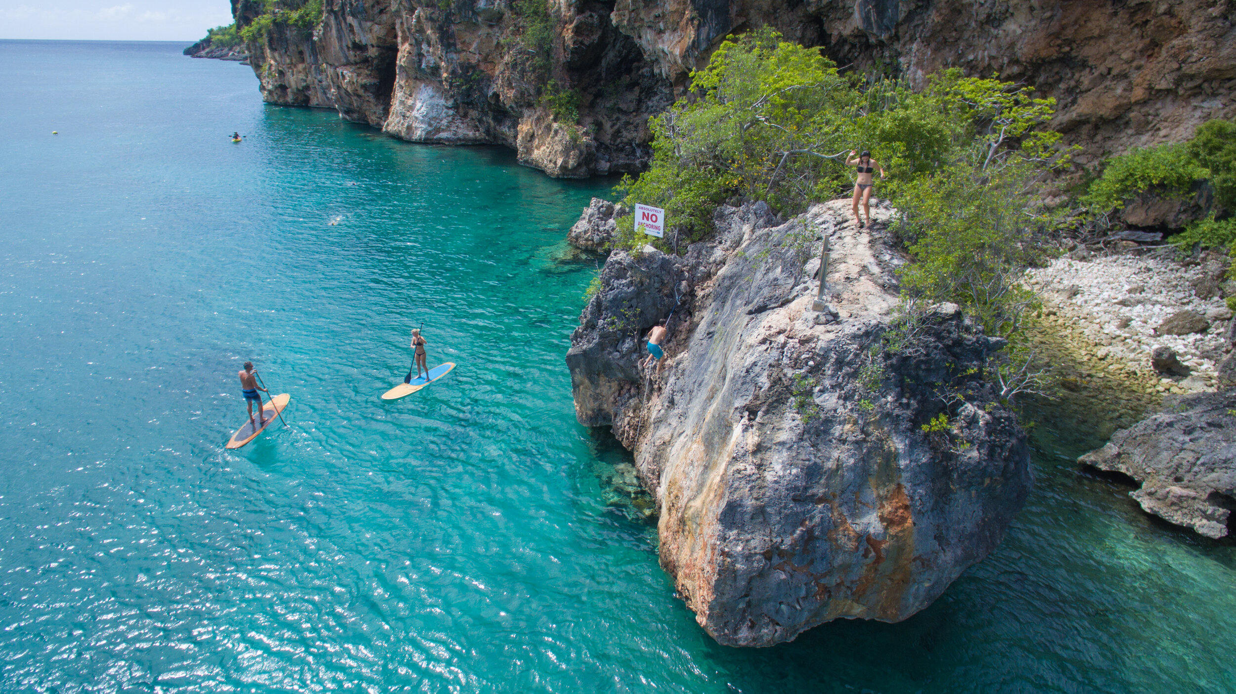   Stand-up paddle-boarding at Little Bay Beach (photo credit: ÀNI Private Resorts)  