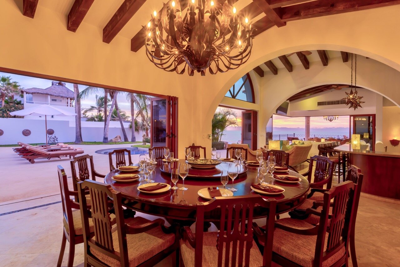   Indoor dining space (photo credit: Casa La Laguna)  