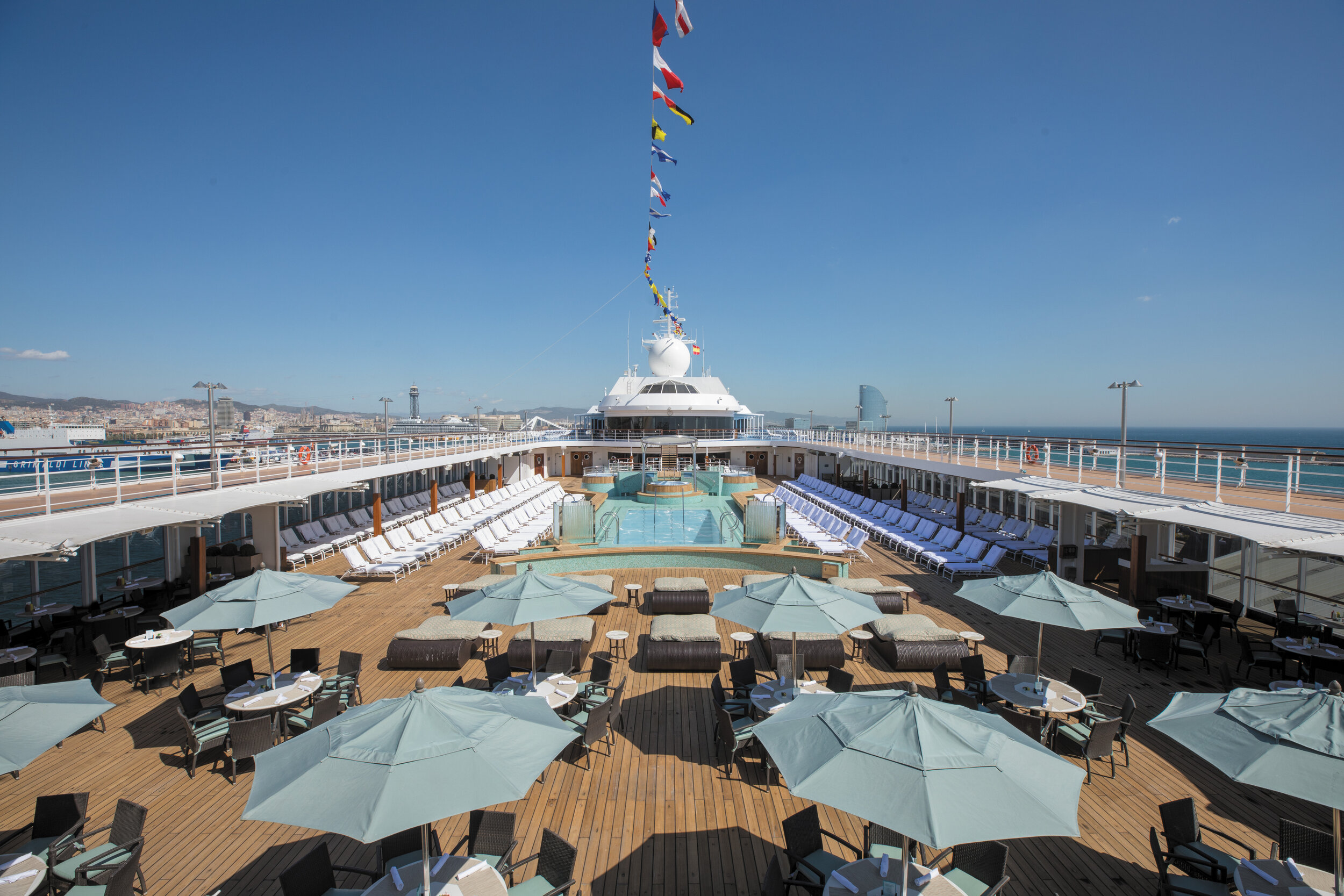   Regent Seven Seas Mariner pool deck (photo credit: Regent Seven Seas Cruises)  