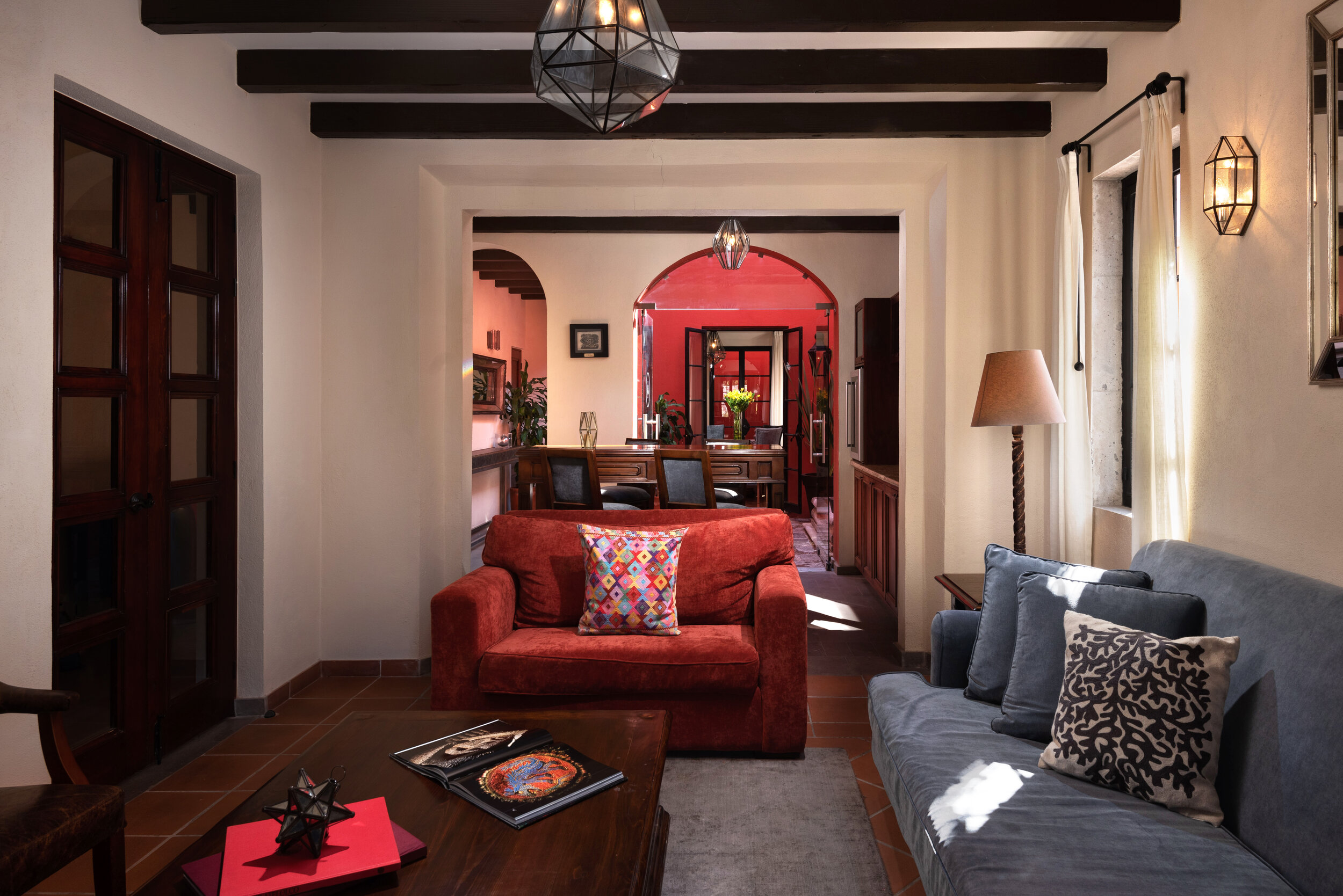  2-bedroom residence living room (photo credit: Rosewood Hotels)  