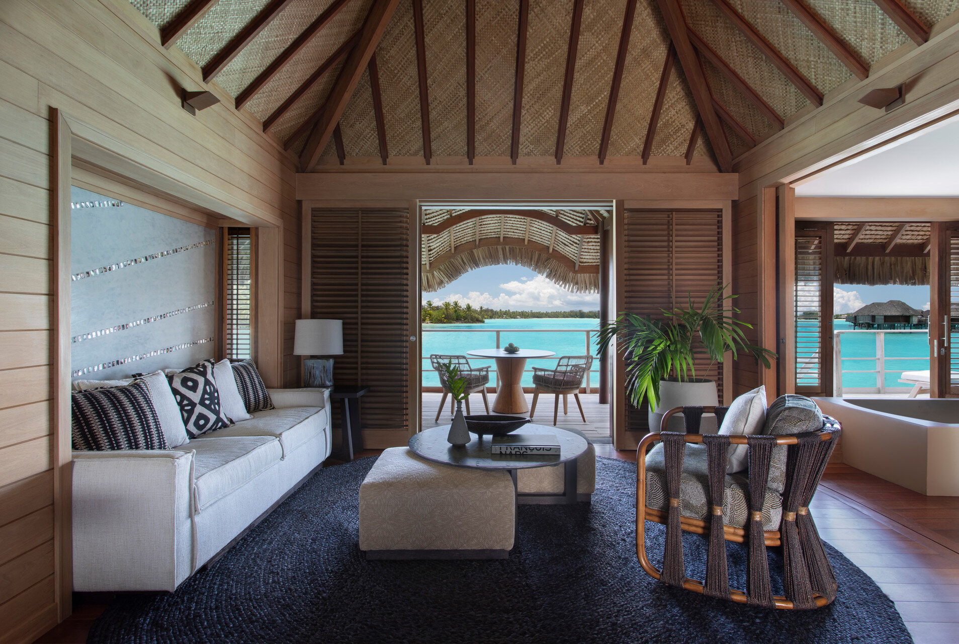   Living area (photo credit: Four Seasons Hotels &amp; Resorts)  