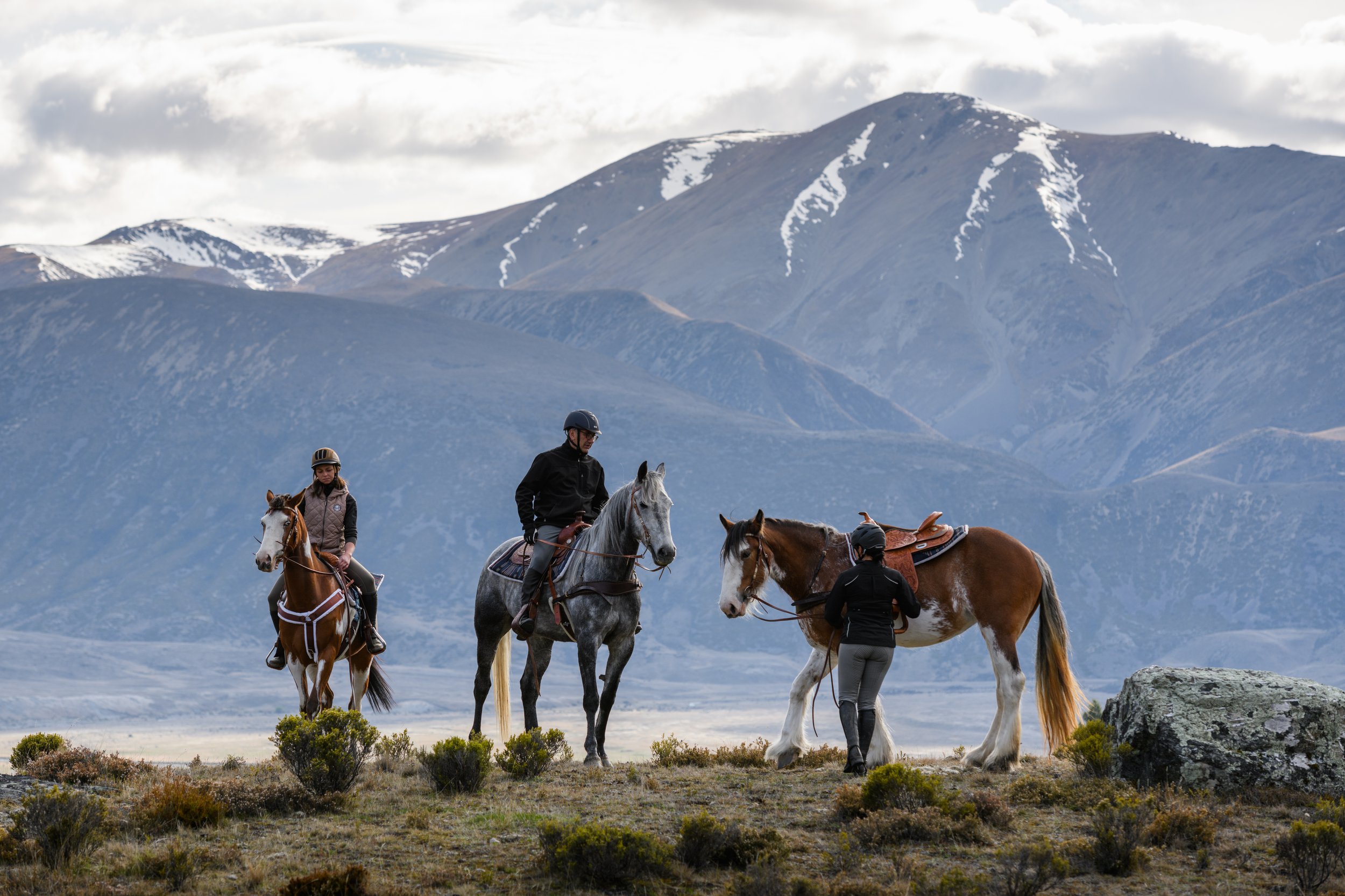 Private horse trekking horseback riding in New Zealand at The Lindis Black Diamond luxury boutique hotel