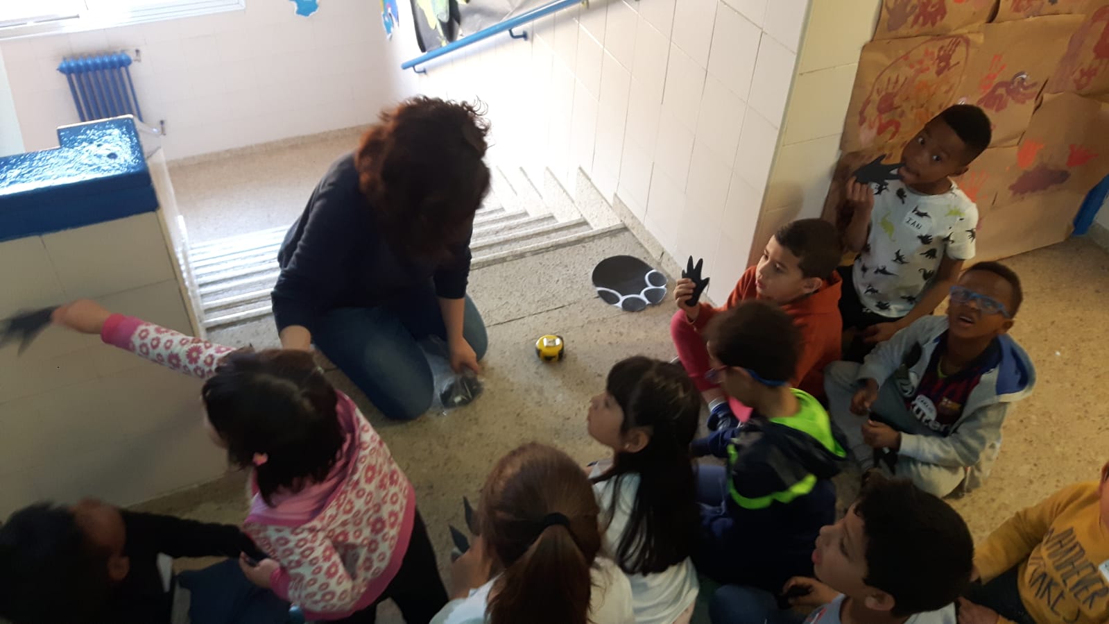 Decoración de pasillos con ayuda de las mamás y los papás