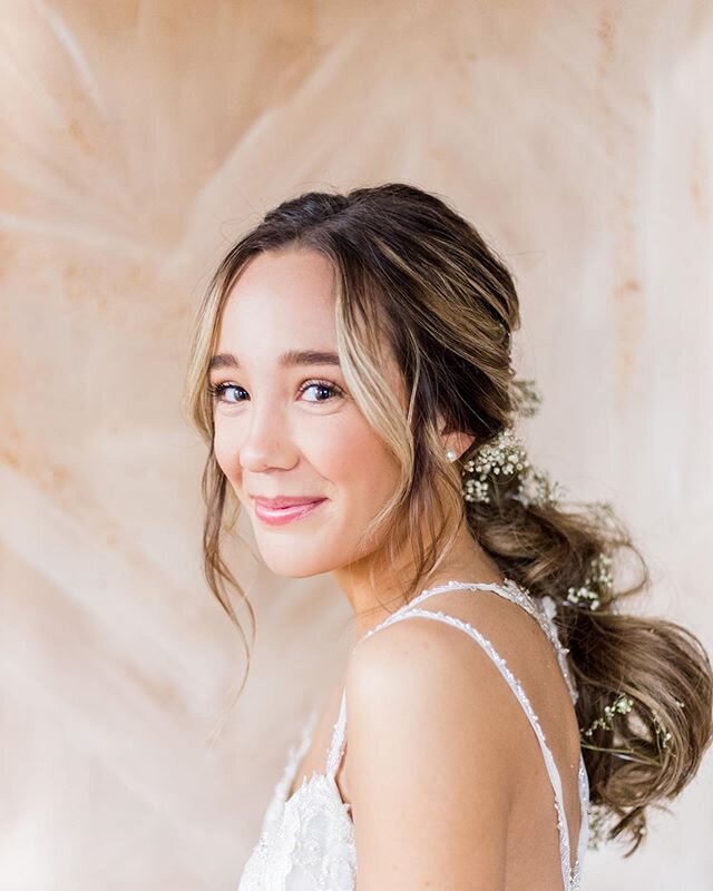 One of my favorite recent captures, and it&rsquo;s only fitting this styling backdrop is titled &ldquo;find me under the palms&rdquo; cause that&rsquo;s exactly where you can find me starting tomorrow ☀️ Art styling backdrop: @elysianmarket
Dress: @b