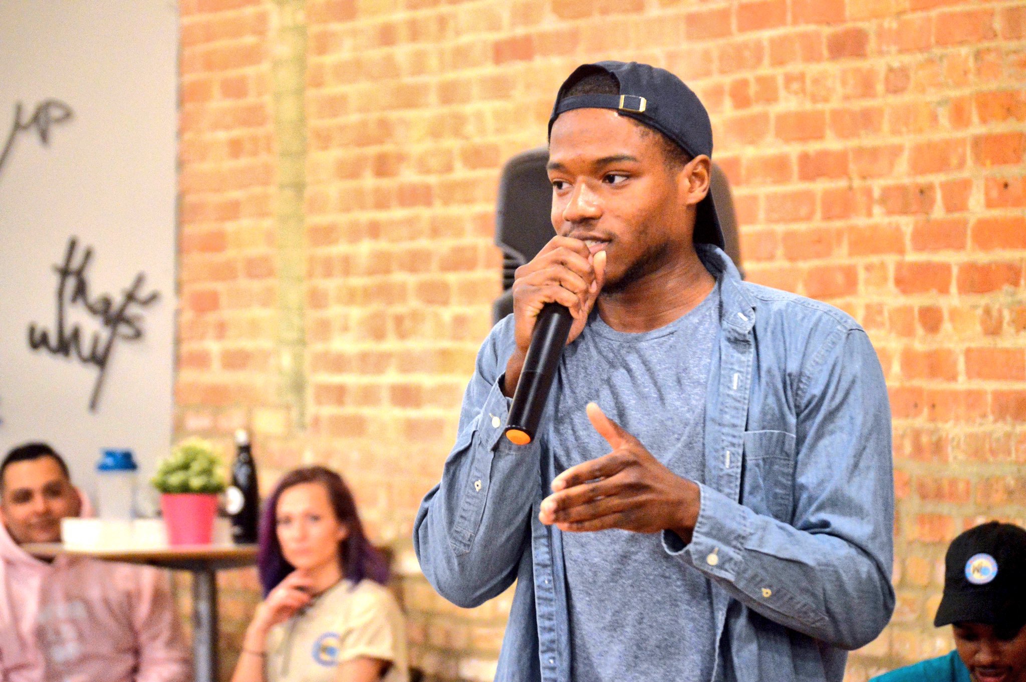 WORLDOFi Open Mic Poetry Slam. Photo by Sydney R.