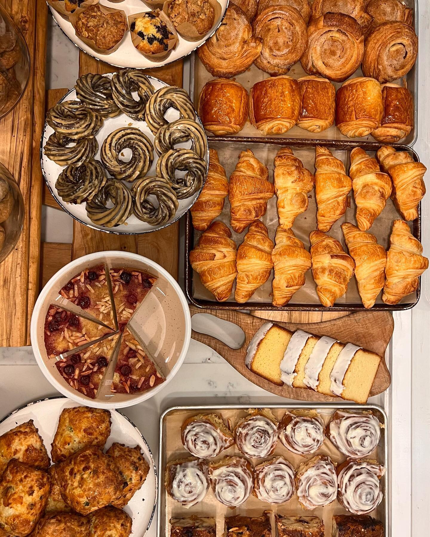 Have you ever seen anything more beautiful? Or delicious?!
Fresh baked pastries Tues-Sat here at @mottleykitchen 😍
&bull;
&bull;
&bull;
&bull;
&bull;
&bull;
&bull;
&bull;
&bull;

#mottleykitchen #southbronx #thebronx #nyc #foodie #cafe #motthaven #g