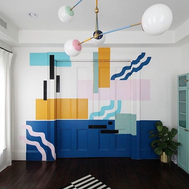 I N T E R I O R  M U R A L // What a way to capture colour on a wall and doors! This mural by @liz_kamarul for @sazerac_stitches is something else...and can you believe the line work is all free hand with no masking used 😲 Clever!!!!